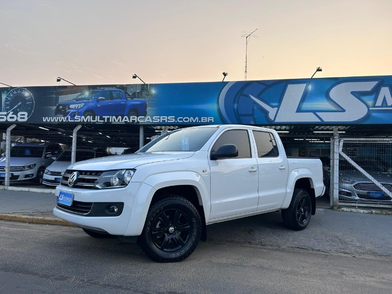 VOLKSWAGEN AMAROK TRENDLINE 2.0 4X4 CD 2013/2014 LS MULTIMARCAS VENÂNCIO AIRES / Carros no Vale