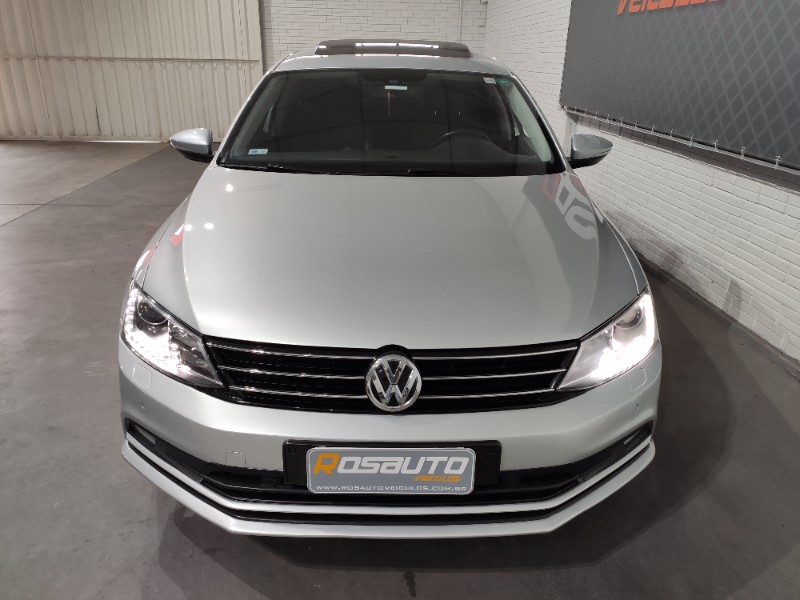 VOLKSWAGEN JETTA HIGHLINE PREMIUM 2016/2016 ROSAUTO VEÍCULOS VENÂNCIO AIRES / Carros no Vale