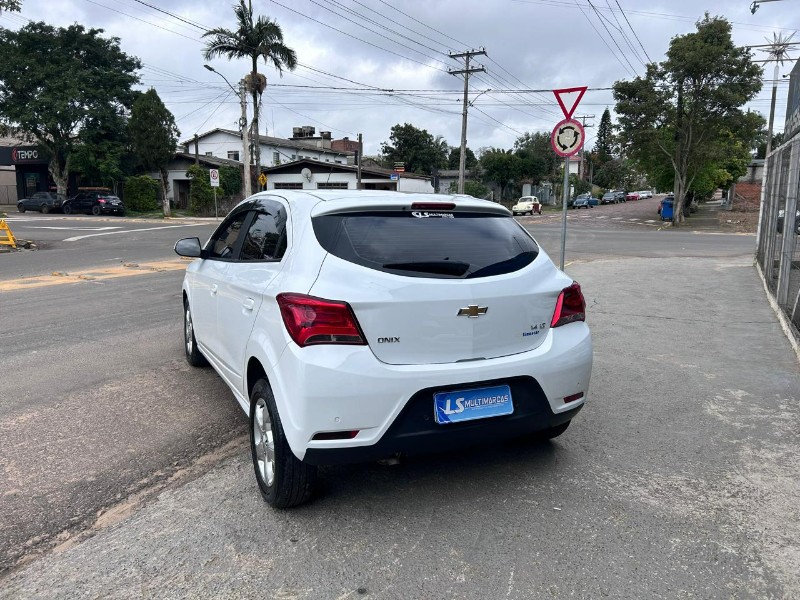 CHEVROLET ONIX LT 1.4 MECANICO 2019/2019 LS MULTIMARCAS VENÂNCIO AIRES / Carros no Vale