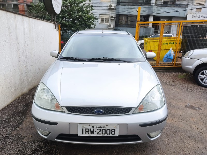 FORD FOCUS GHIA SEDAN 2.0 2006/2007 ALTERNATIVA VEÍCULOS LAJEADO / Carros no Vale