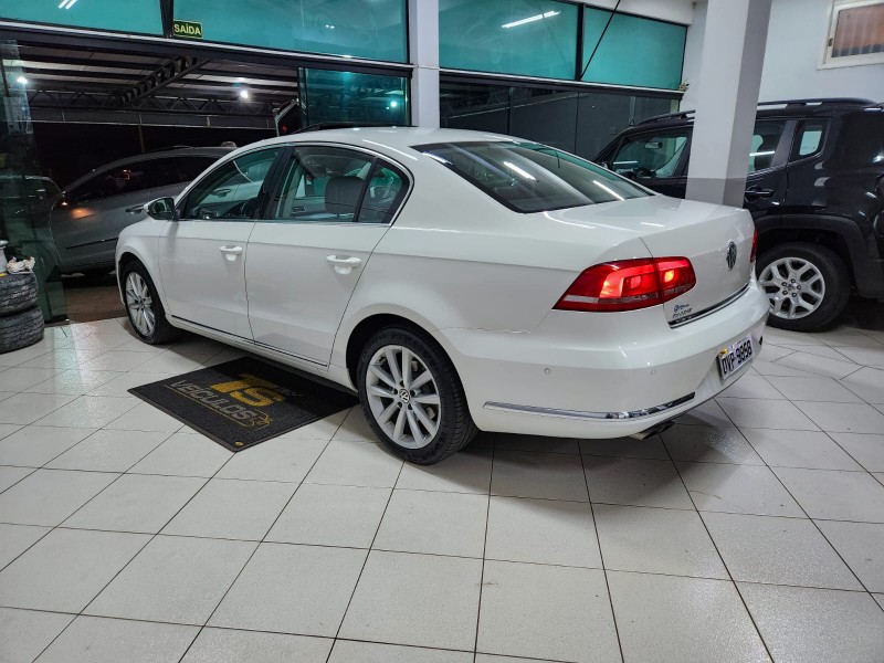 VOLKSWAGEN PASSAT 2.0 FSI DSG 2013/2014 TS VEÍCULOS ANTA GORDA / Carros no Vale