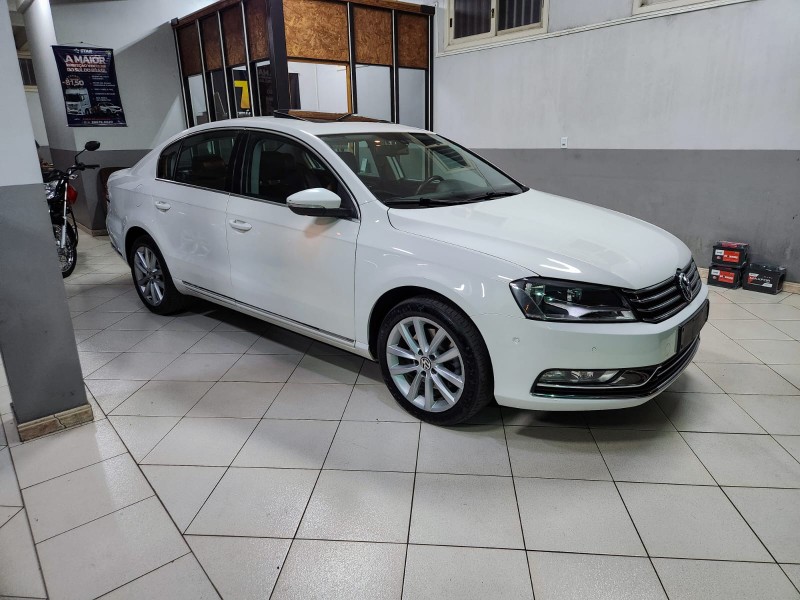 VOLKSWAGEN PASSAT 2.0 FSI DSG 2013/2014 TS VEÍCULOS ANTA GORDA / Carros no Vale