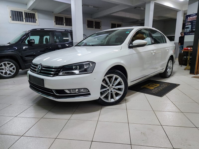 VOLKSWAGEN PASSAT 2.0 FSI DSG 2013/2014 TS VEÍCULOS ANTA GORDA / Carros no Vale