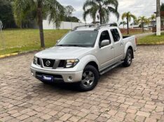 NISSAN FRONTIER 2.5 LE 4X4 CD TURBO ELETRONIC DIESEL 4P AUTOMÁTICO 2013/2013 BOSCO AUTOMÓVEIS GUAPORÉ / Carros no Vale