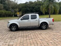 NISSAN FRONTIER 2.5 LE 4X4 CD TURBO ELETRONIC DIESEL 4P AUTOMÁTICO 2013/2013 BOSCO AUTOMÓVEIS GUAPORÉ / Carros no Vale