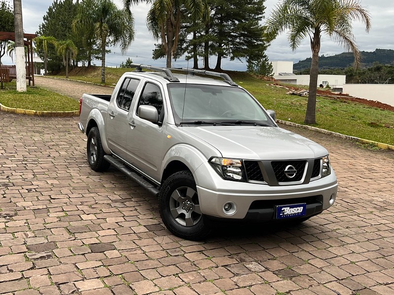 NISSAN FRONTIER 2.5 LE 4X4 CD TURBO ELETRONIC DIESEL 4P AUTOMÁTICO 2013/2013 BOSCO AUTOMÓVEIS GUAPORÉ / Carros no Vale