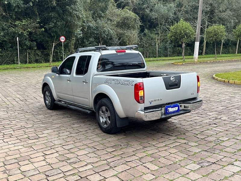 NISSAN FRONTIER 2.5 LE 4X4 CD TURBO ELETRONIC DIESEL 4P AUTOMÁTICO 2013/2013 BOSCO AUTOMÓVEIS GUAPORÉ / Carros no Vale