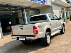 TOYOTA HILUX SRV 4X4 3.0 2013/2013 SÉTIMA VEÍCULOS GUAPORÉ / Carros no Vale