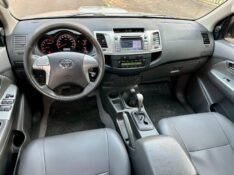 TOYOTA HILUX SRV 4X4 3.0 2013/2013 SÉTIMA VEÍCULOS GUAPORÉ / Carros no Vale