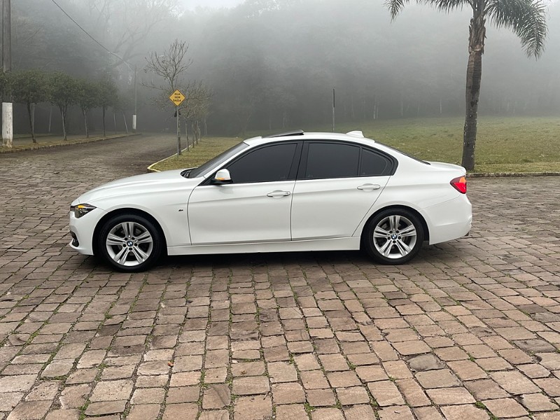 BMW 320i 2.0 16V TURBO ACTIVE FLEX 4P AUTOMÁTICO 2018/2018 BOSCO AUTOMÓVEIS GUAPORÉ / Carros no Vale