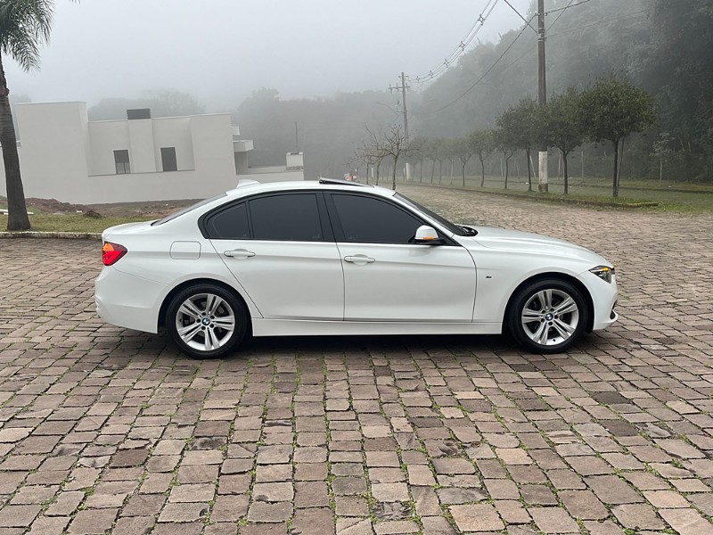 BMW 320i 2.0 16V TURBO ACTIVE FLEX 4P AUTOMÁTICO 2018/2018 BOSCO AUTOMÓVEIS GUAPORÉ / Carros no Vale