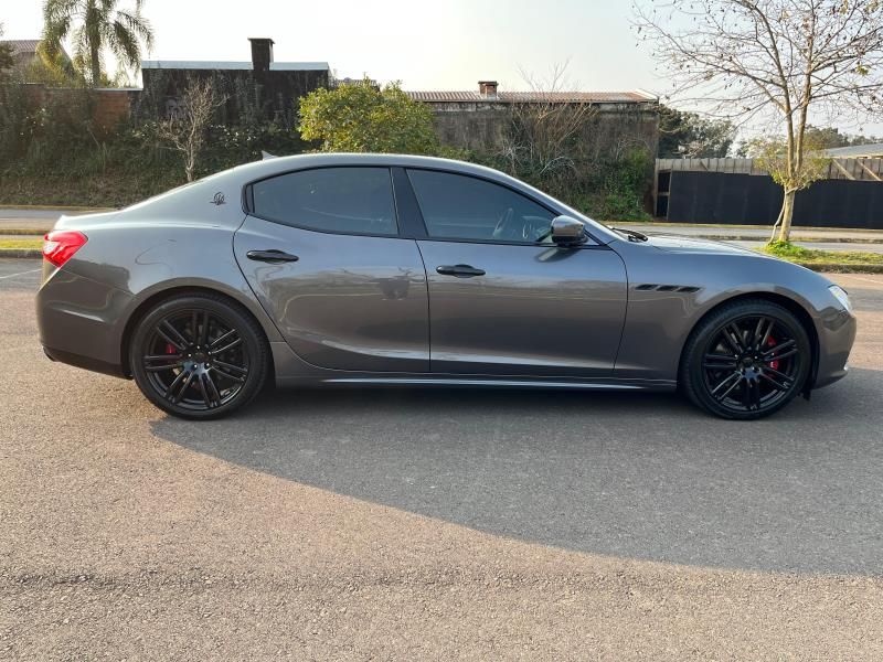 MASERATI GHIBLI 3.0 V6 TURBO GASOLINA AUTOMÁTICO 2017/2017 FÁBIO BERNARDES PORTO ALEGRE / Carros no Vale