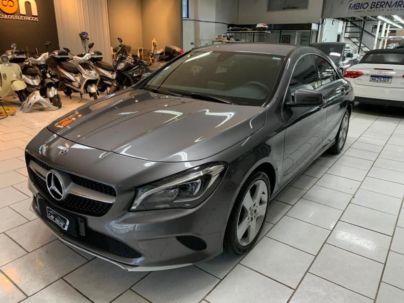 MERCEDES-BENZ CLA 180 1.6 CGI GASOLINA 7G-DCT 2018/2018 FÁBIO BERNARDES PORTO ALEGRE / Carros no Vale