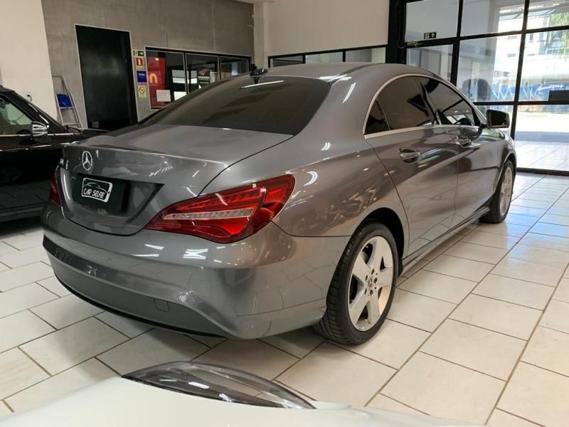 MERCEDES-BENZ CLA 180 1.6 CGI GASOLINA 7G-DCT 2018/2018 FÁBIO BERNARDES PORTO ALEGRE / Carros no Vale