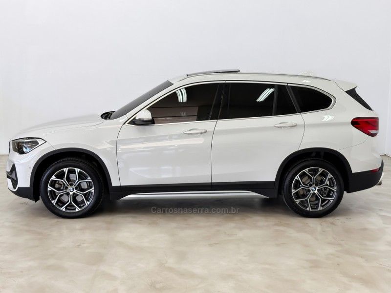 BMW X1 2.0 16V TURBO ACTIVEFLEX SDRIVE20I X-LINE 2021/2022 FOCAR VEÍCULOS CAXIAS DO SUL / Carros no Vale