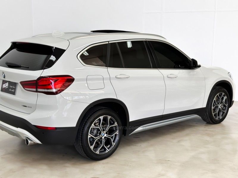 BMW X1 2.0 16V TURBO ACTIVEFLEX SDRIVE20I X-LINE 2021/2022 FOCAR VEÍCULOS CAXIAS DO SUL / Carros no Vale