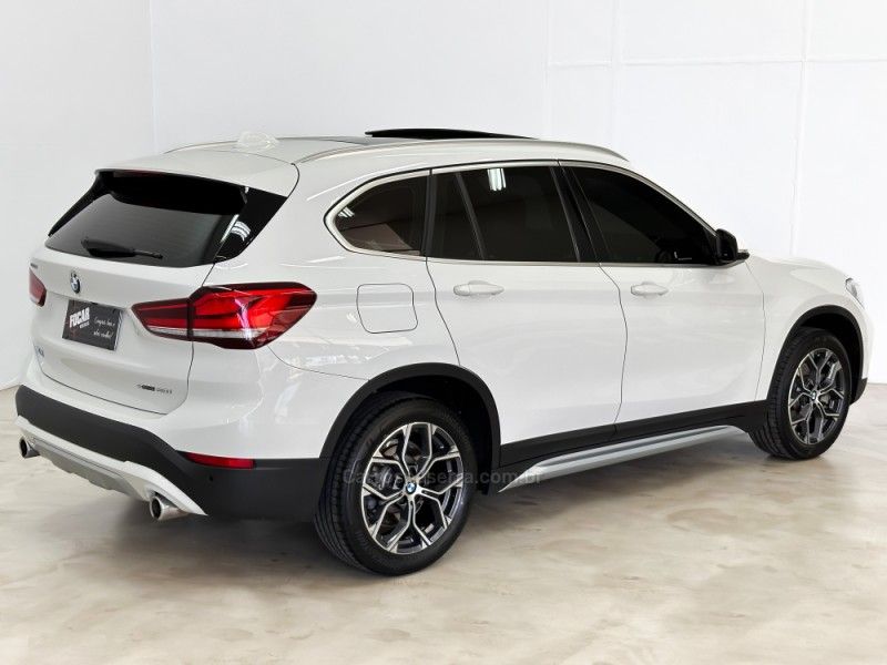 BMW X1 2.0 16V TURBO ACTIVEFLEX SDRIVE20I X-LINE 2021/2022 FOCAR VEÍCULOS CAXIAS DO SUL / Carros no Vale