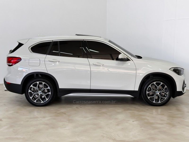 BMW X1 2.0 16V TURBO ACTIVEFLEX SDRIVE20I X-LINE 2021/2022 FOCAR VEÍCULOS CAXIAS DO SUL / Carros no Vale