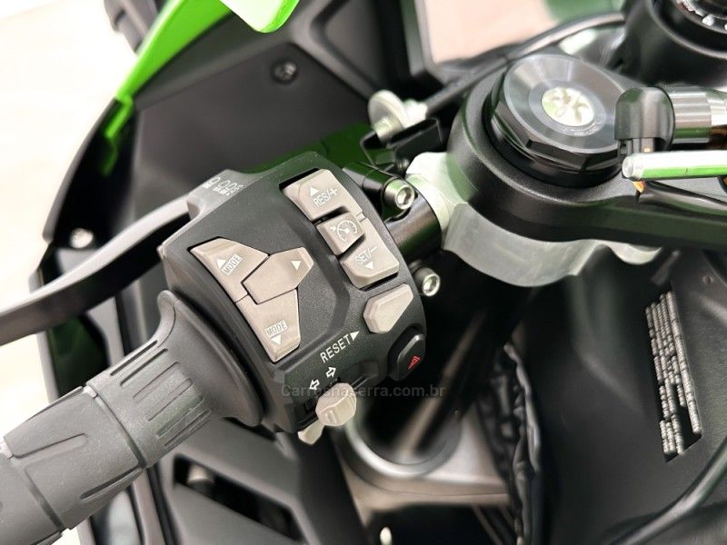 KAWASAKI NINJA ZX-10R ABS 2021/2022 FOCAR VEÍCULOS CAXIAS DO SUL / Carros no Vale