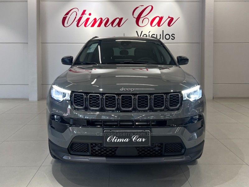 JEEP COMPASS 1.3 NIGHT EAGLE LONGITUDE 2024/2025 ÓTIMA CAR FLORES DA CUNHA / Carros no Vale