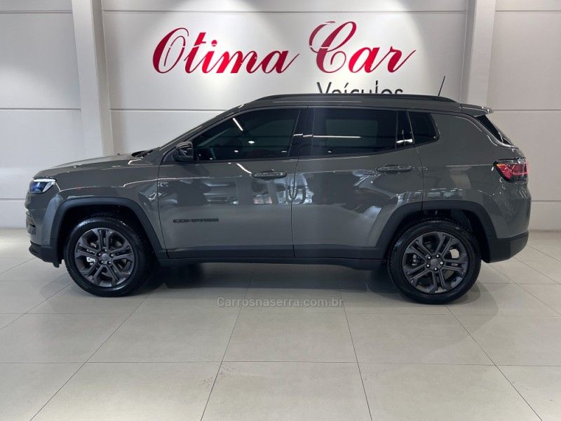 JEEP COMPASS 1.3 NIGHT EAGLE LONGITUDE 2024/2025 ÓTIMA CAR FLORES DA CUNHA / Carros no Vale