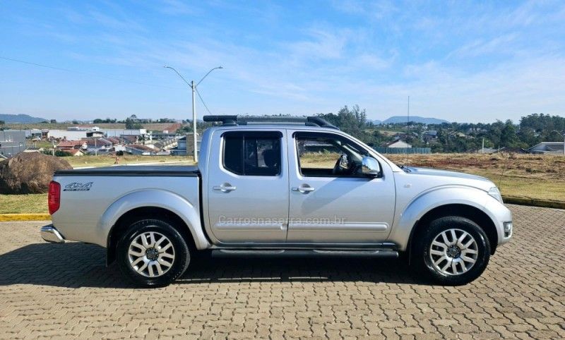 NISSAN FRONTIER 2.5 SL 4X4 CD TURBO ELETRONIC 2015/2015 DL MOTORS LAJEADO / Carros no Vale