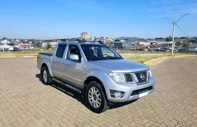 NISSAN FRONTIER 2.5 SL 4X4 CD TURBO ELETRONIC 2015/2015 DL MOTORS LAJEADO / Carros no Vale