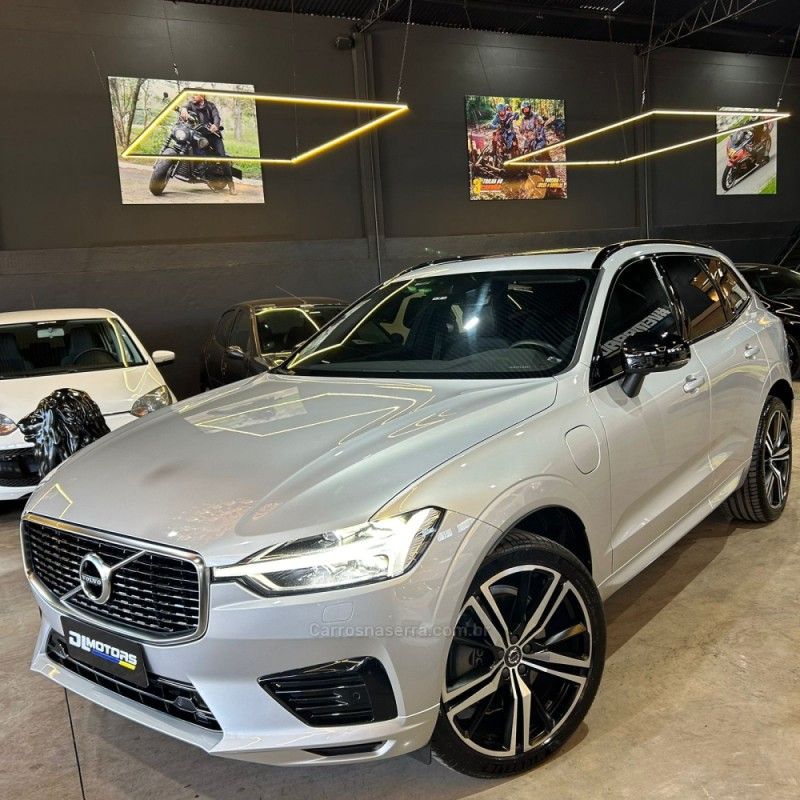 VOLVO XC60 2.0 T8 R DESIGN HYBRID 2020/2020 DL MOTORS LAJEADO / Carros no Vale