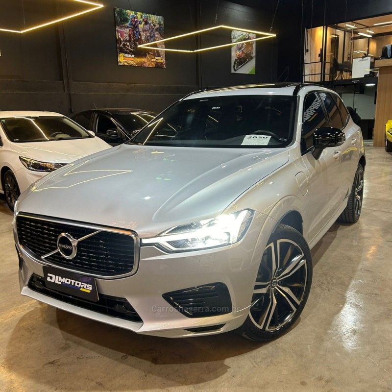 VOLVO XC60 2.0 T8 R DESIGN HYBRID 2020/2020 DL MOTORS LAJEADO / Carros no Vale