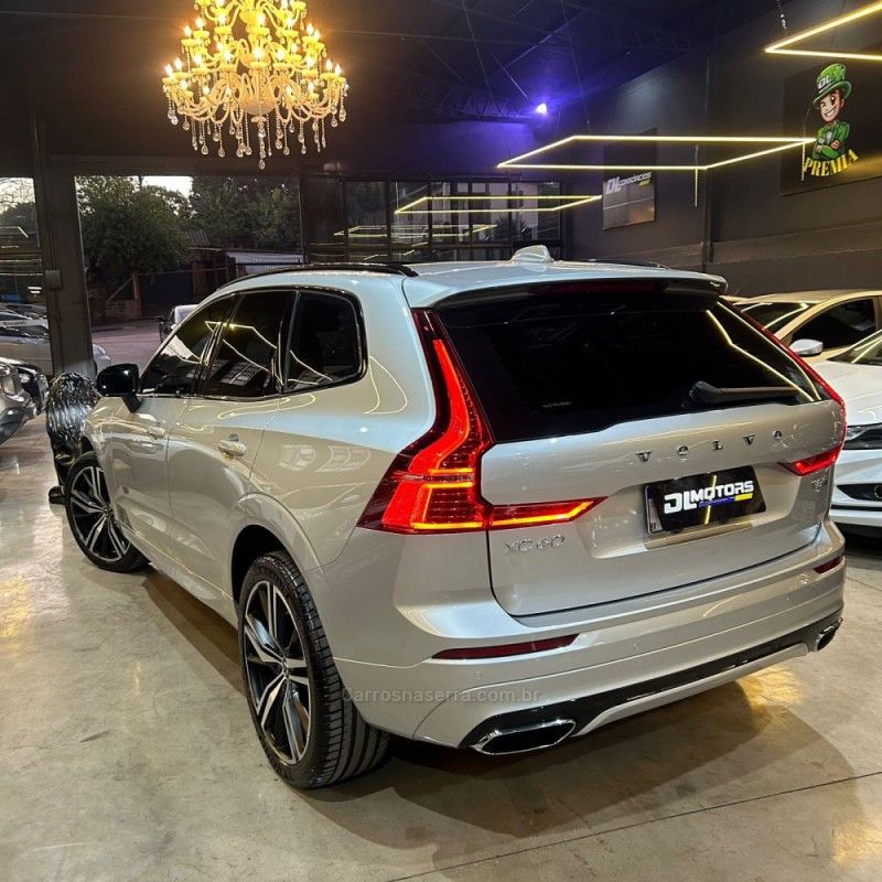 VOLVO XC60 2.0 T8 R DESIGN HYBRID 2020/2020 DL MOTORS LAJEADO / Carros no Vale