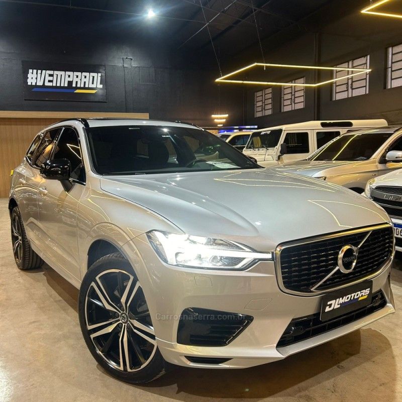 VOLVO XC60 2.0 T8 R DESIGN HYBRID 2020/2020 DL MOTORS LAJEADO / Carros no Vale