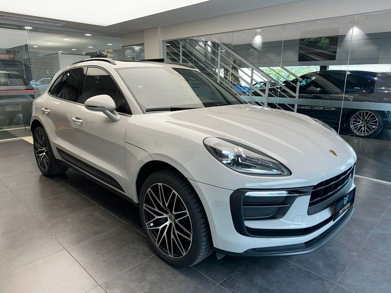 Porsche Macan 2.0 Turbo 2023/2024 CONCEPT MOTORS PASSO FUNDO / Carros no Vale