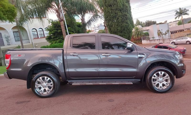 Ford RANGER 3.2 XLT 4X4 CD 20V DIESEL 4P AUTOMÁTICO 2019/2020 CAMINHÕES & CAMIONETAS PASSO FUNDO / Carros no Vale