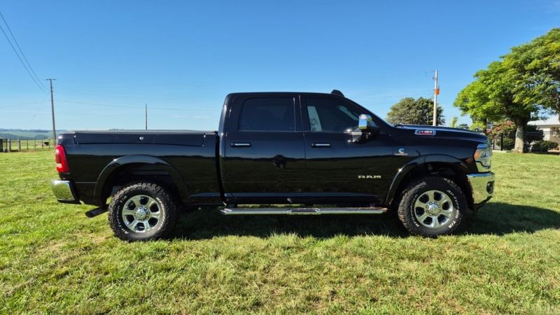 Ram 2500 6.7 I6 TURBO DIESEL LARAMIE CD 4X4 AUTOMÁTICO 2020/2020 CAMINHÕES & CAMIONETAS PASSO FUNDO / Carros no Vale