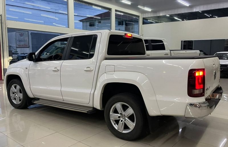 Volkswagen AMAROK 2.0 HIGHLINE 4X4 CD 16V TURBO INTERCOOLER DIESEL 4P AUTOMÁTICO 2017/2017 CAMINHÕES & CAMIONETAS PASSO FUNDO / Carros no Vale