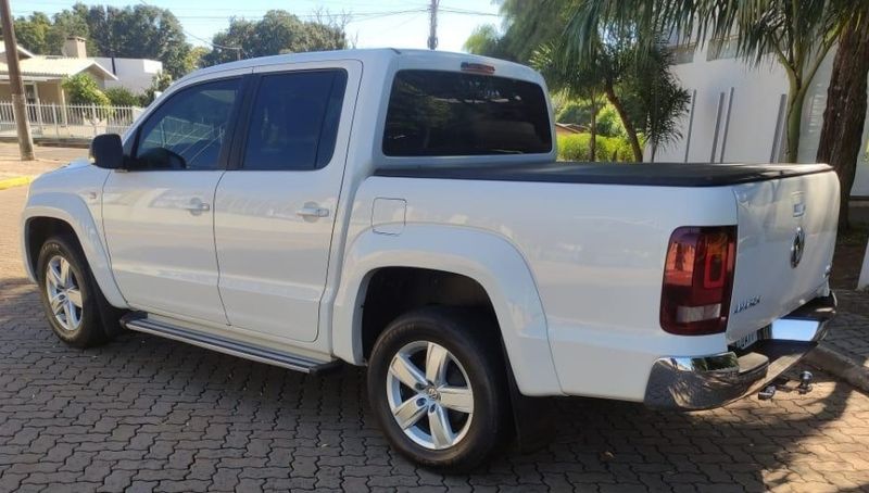 Volkswagen AMAROK 2.0 HIGHLINE 4X4 CD 16V TURBO INTERCOOLER DIESEL 4P AUTOMÁTICO 2017/2017 CAMINHÕES & CAMIONETAS PASSO FUNDO / Carros no Vale