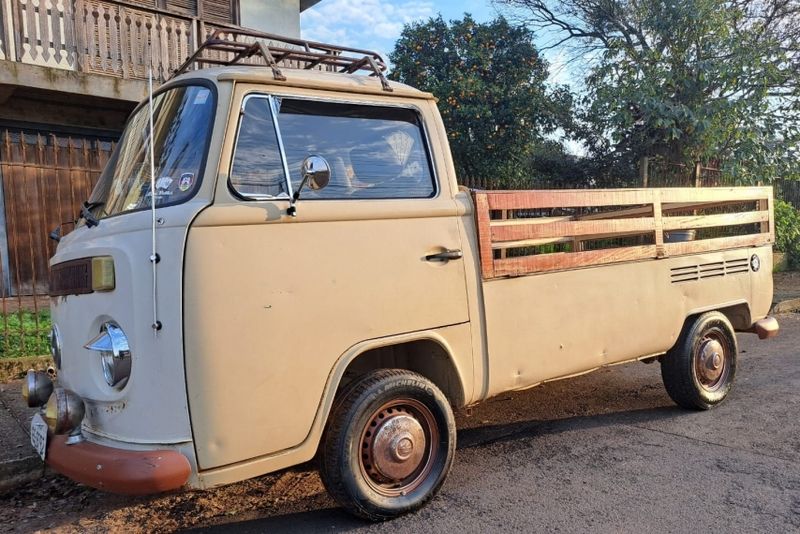 Volkswagen KOMBI 1.6 MI PICK-UP CS 8V GASOLINA 2P MANUAL 1987/1987 CAMINHÕES & CAMIONETAS PASSO FUNDO / Carros no Vale