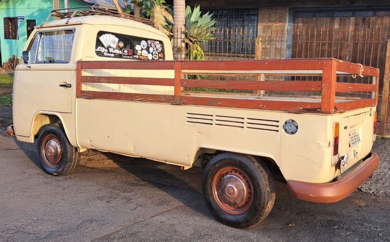 Volkswagen KOMBI 1.6 MI PICK-UP CS 8V GASOLINA 2P MANUAL 1987/1987 CAMINHÕES & CAMIONETAS PASSO FUNDO / Carros no Vale