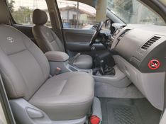 Toyota HILUX CAB.DUPLA SRV 3.0 TB 2006 GRASSI VEÍCULOS LAJEADO / Carros no Vale