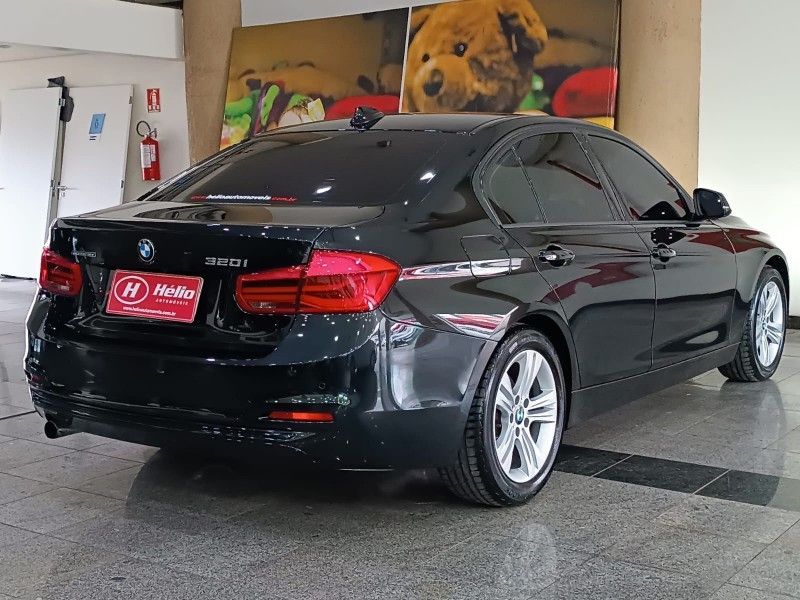 BMW 320i ACTIVE 2.0 2017 HÉLIO AUTOMÓVEIS LAJEADO / Carros no Vale