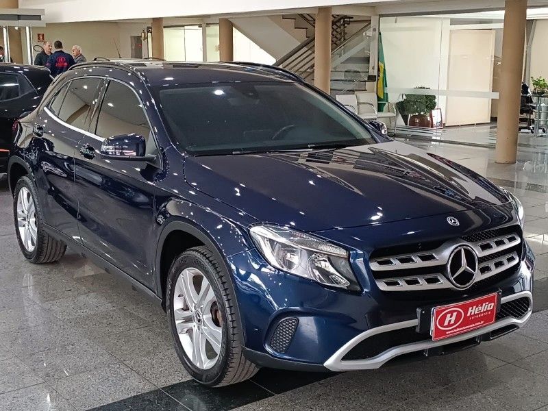 Mercedes-Benz GLA 200 2019 HÉLIO AUTOMÓVEIS LAJEADO / Carros no Vale