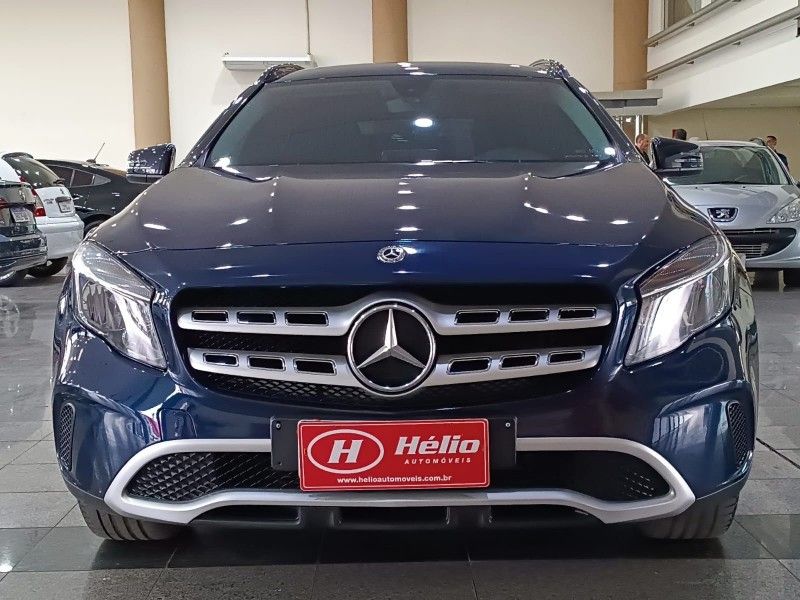 Mercedes-Benz GLA 200 2019 HÉLIO AUTOMÓVEIS LAJEADO / Carros no Vale