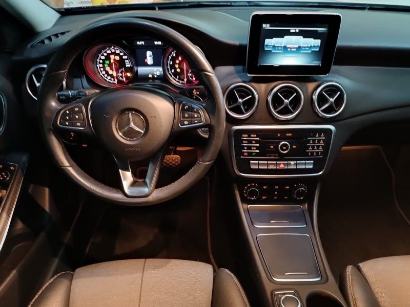 Mercedes-Benz GLA 200 2019 HÉLIO AUTOMÓVEIS LAJEADO / Carros no Vale