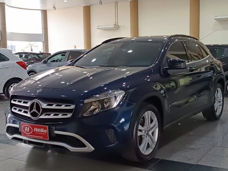 Mercedes-Benz GLA 200 2019 HÉLIO AUTOMÓVEIS LAJEADO / Carros no Vale