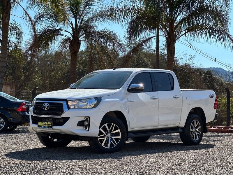 Toyota HILUX CAB.DUPLA SRV 2.8 TB 2020 NEUMANN VEÍCULOS ARROIO DO MEIO / Carros no Vale