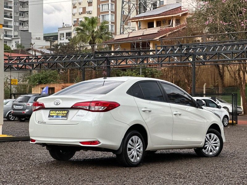 Toyota YARIS SEDAN XL LIVE 1.5 2021 NEUMANN VEÍCULOS ARROIO DO MEIO / Carros no Vale