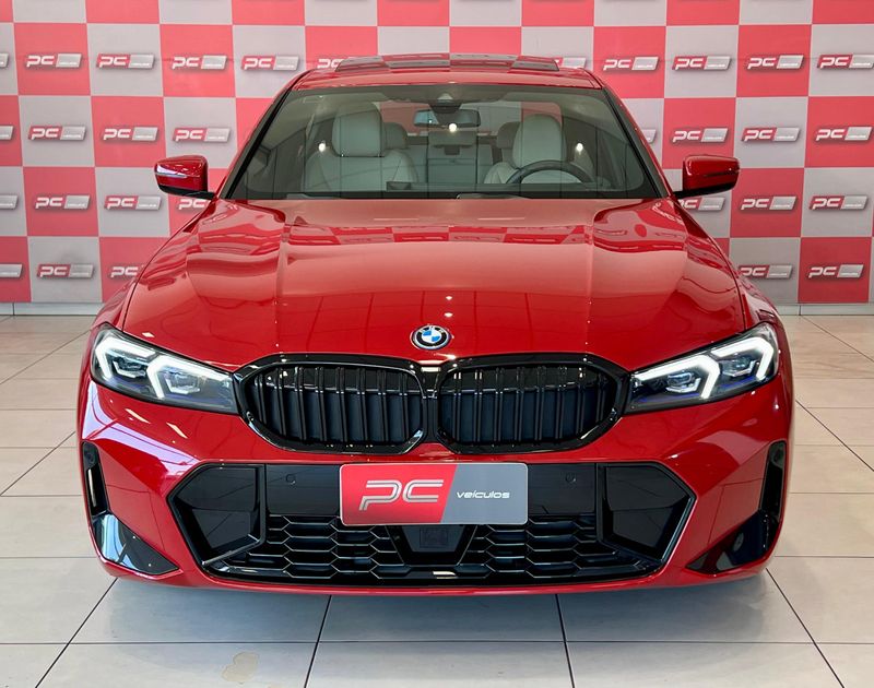 BMW 330e M Sport 2.0 Turbo (Híbrido) 2023/2024 PC VEÍCULOS SANTA CRUZ DO SUL / Carros no Vale