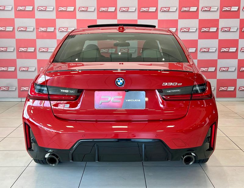 BMW 330e M Sport 2.0 Turbo (Híbrido) 2023/2024 PC VEÍCULOS SANTA CRUZ DO SUL / Carros no Vale