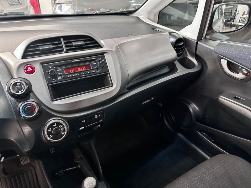 Honda Fit Lx 2009/2009 COVEL VEICULOS ENCANTADO / Carros no Vale