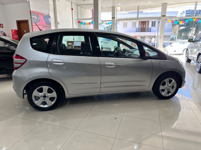 Honda Fit Lx 2009/2009 COVEL VEICULOS ENCANTADO / Carros no Vale